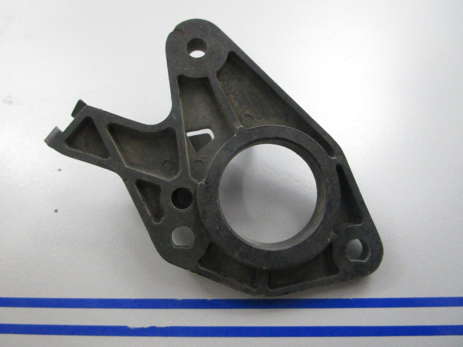 *NEW OEM* 0810 OMC Johnson Evinrude Bearing Head 318379 0318379