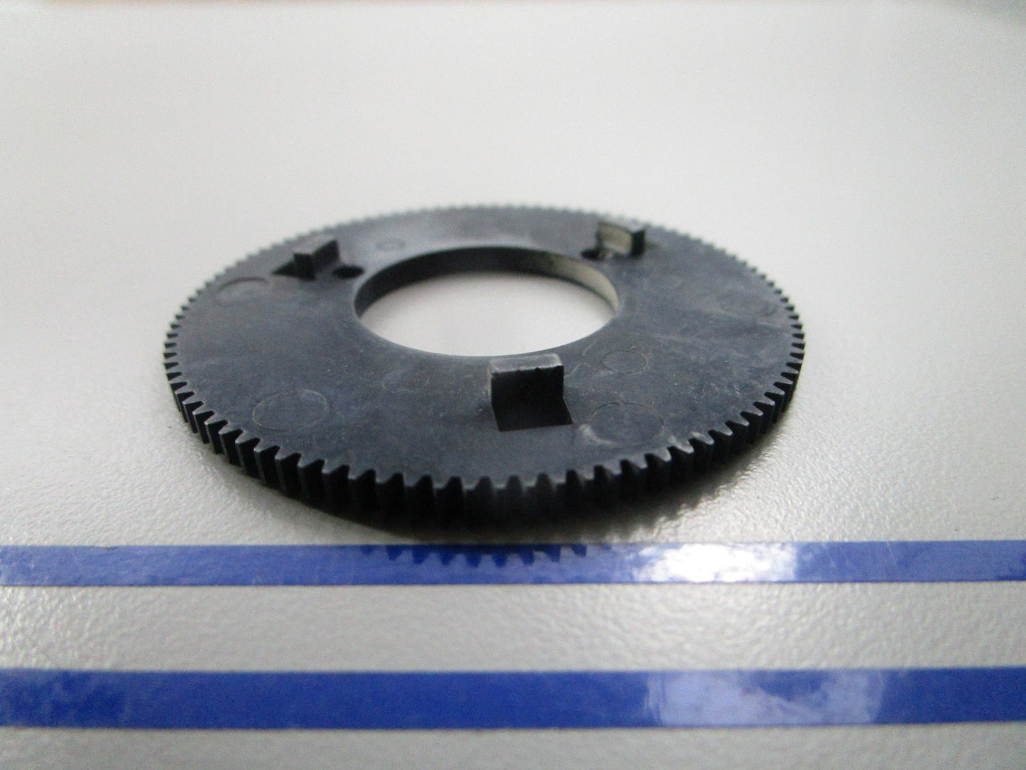 NEW OEM 121597 0121597 OMC Johnson Evinrude Output Gear 0810