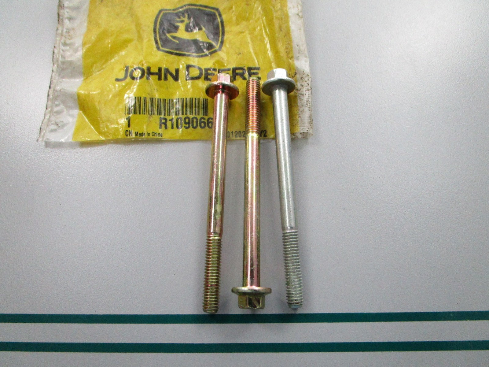 NEW OEM (LOT OF 3) R109066 John Deere Screw 0810
