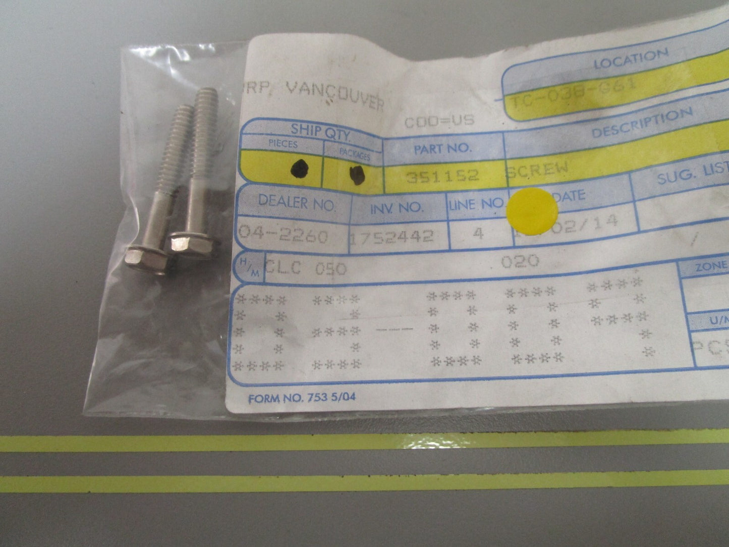 *NEW OEM* (LOT OF 2) 0810 OMC Johnson Evinrude Screw 351152 0351152