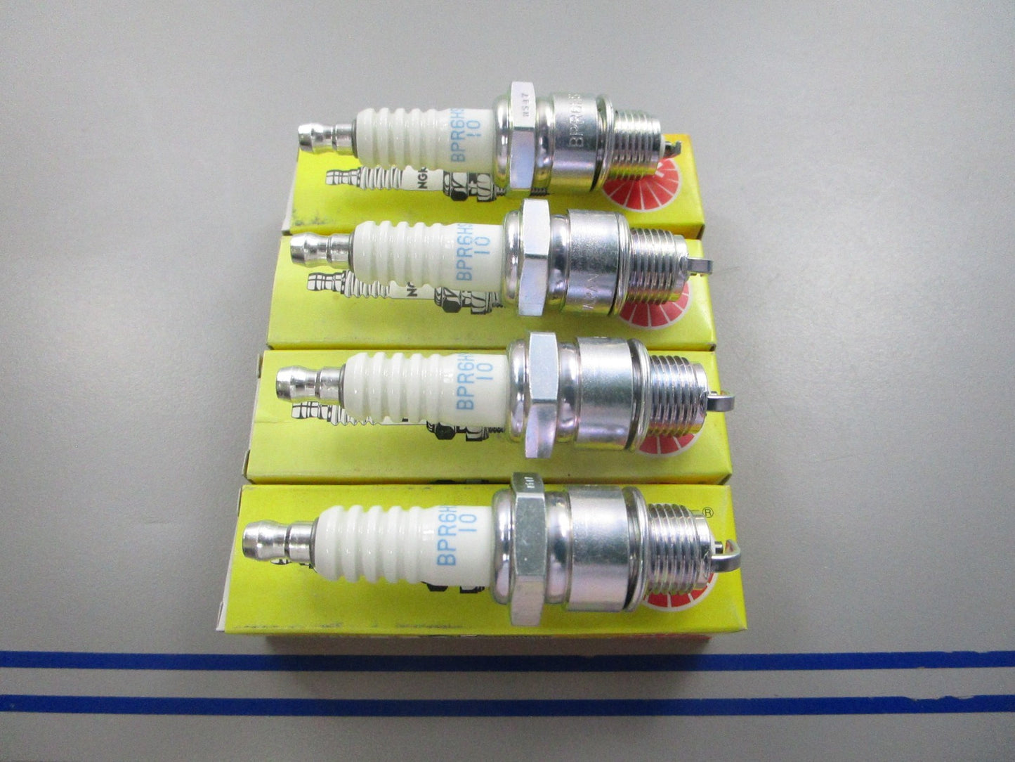 NEW (LOT OF 4) BPRkHS-10 NGK Spark Plug 0810