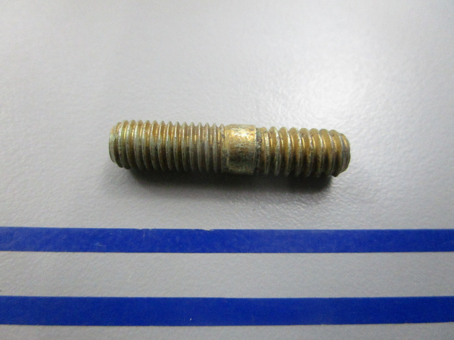 NEW OEM 314956 0314956 OMC Johnson Evinrude Stud 0810