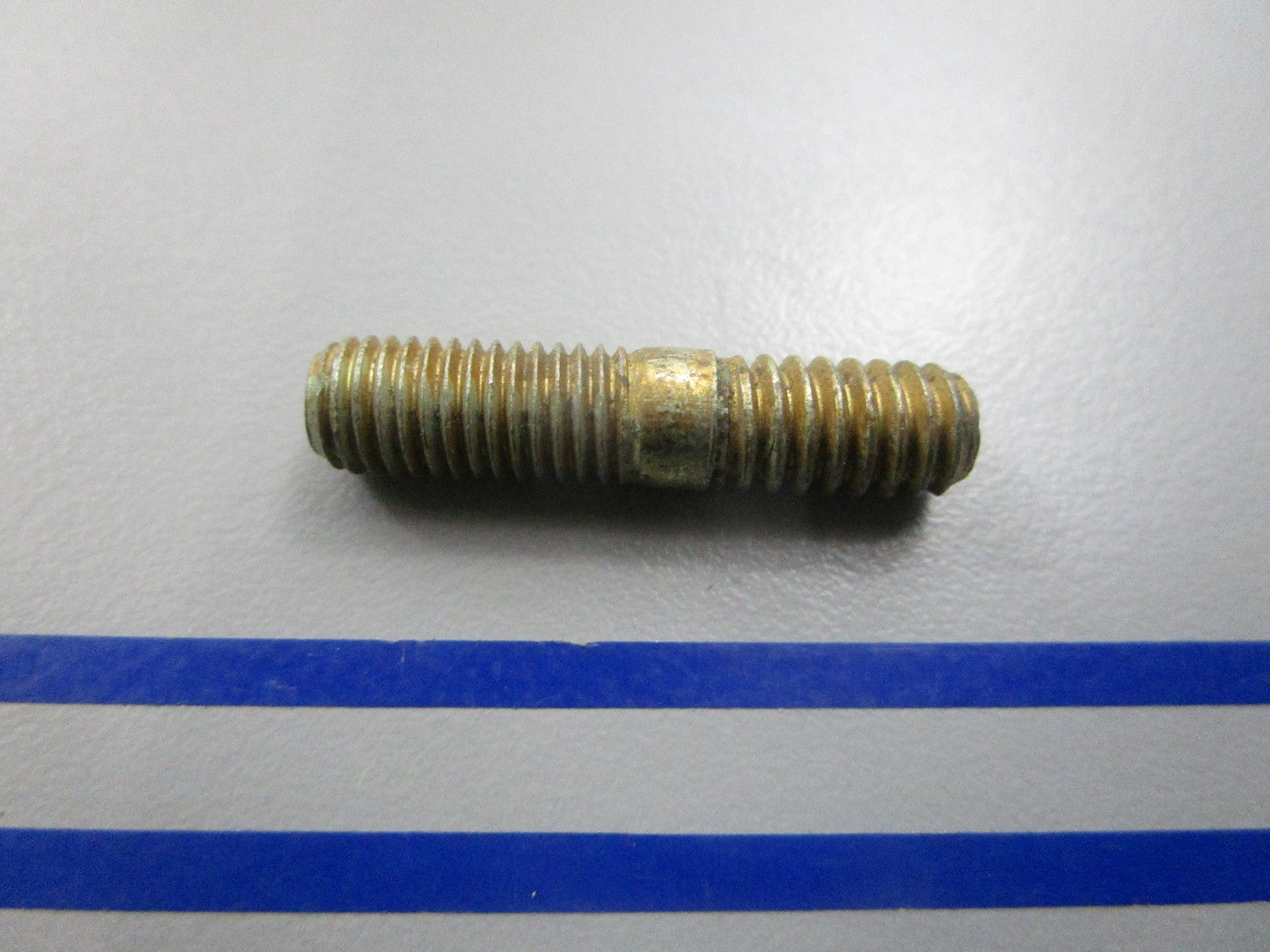 NEW OEM 314956 0314956 OMC Johnson Evinrude Stud 0810