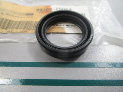 NEW OEM 93102-25064-00 Yamaha Oil Seal 0810