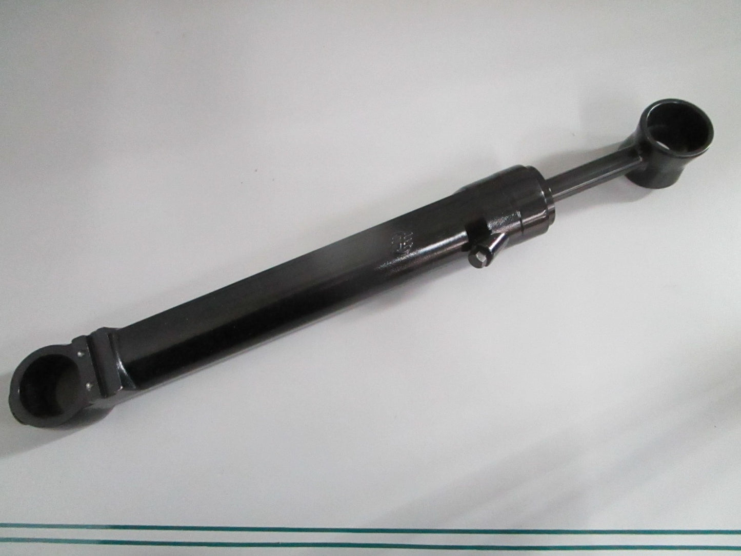 NEW 9B-104-01 SEI Alpha I Sterndrive STBD Trim Cylinder Rep: 98704A3 Merc 0820
