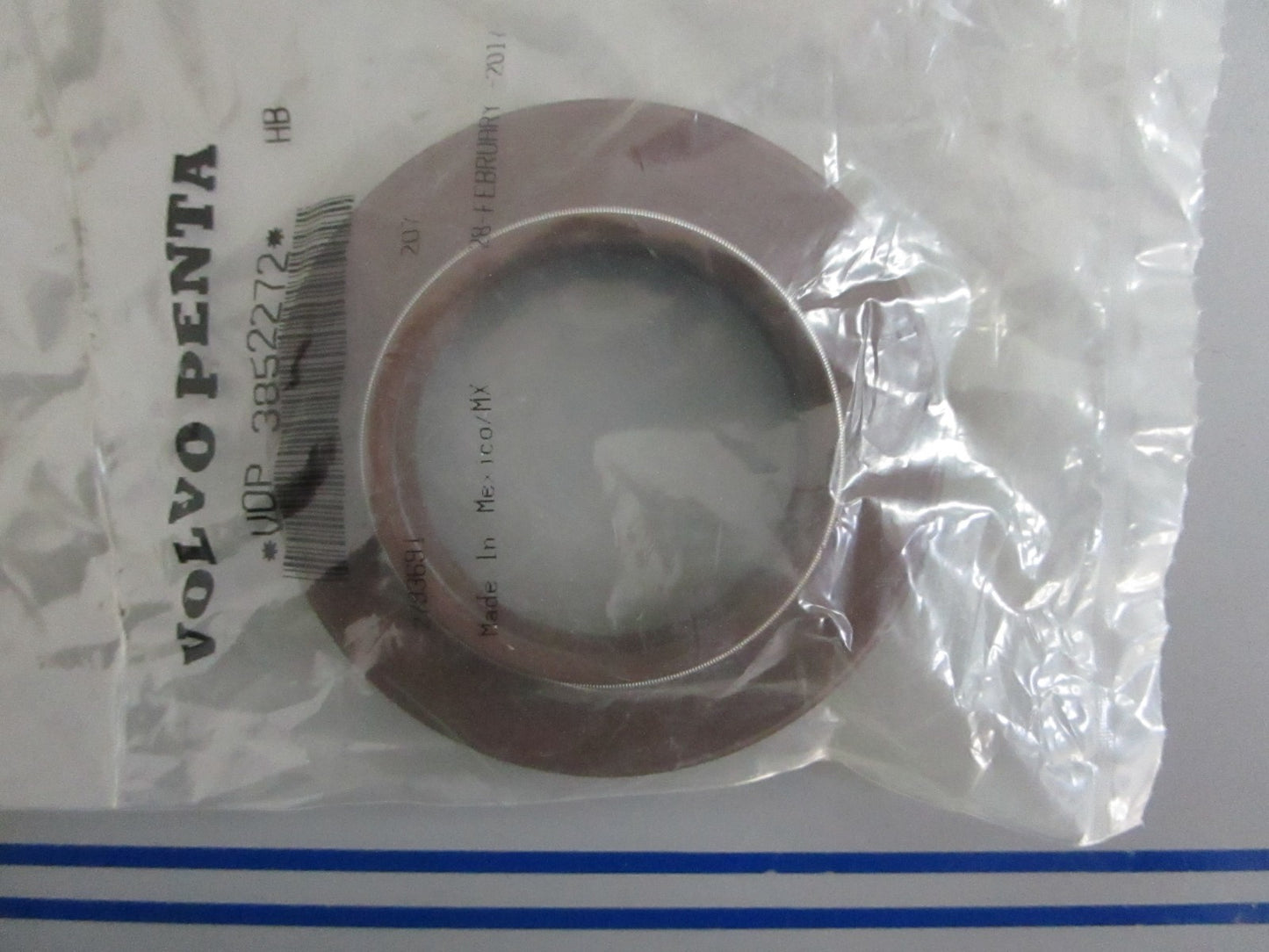 *NEW OEM* 0820 Volvo Penta Oil Seal 3852272