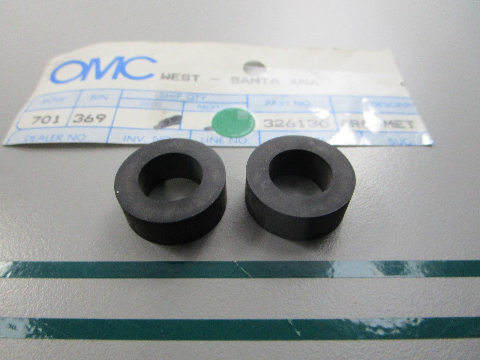 NEW OEM (LOT OF 2) 326130 0326130 OMC Johnson Evinrude Grommet 0810