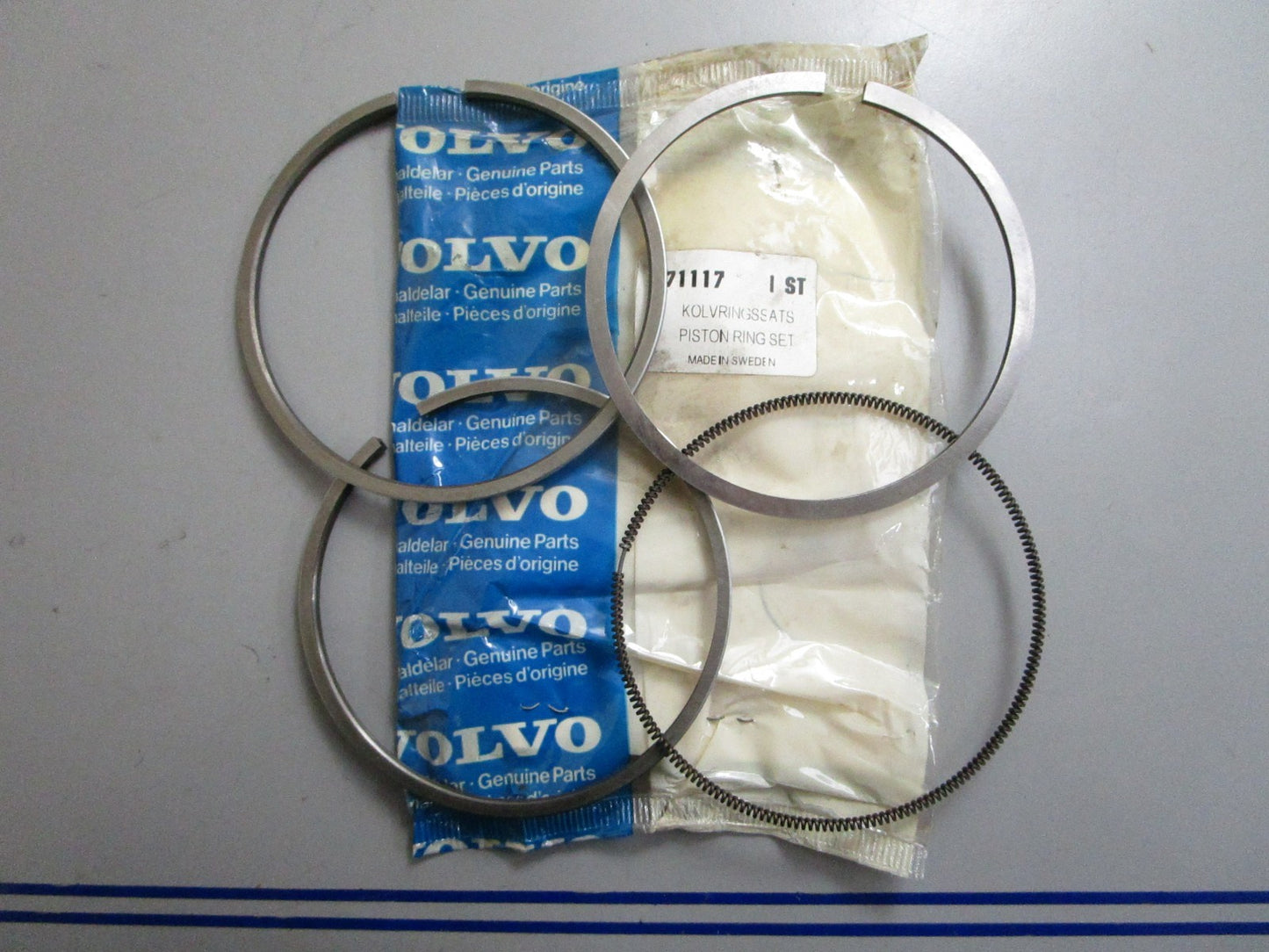 *NEW OEM* 0820 Volvo Penta Piston Ring Kit 271117