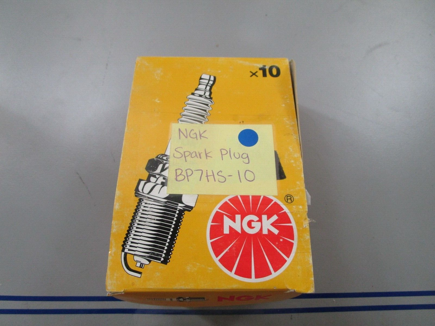 *NEW* (LOT OF 10) 0770 NGK Spark Plug BP7HS-10