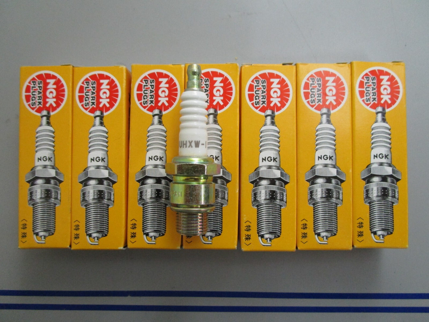 *NEW* (LOT OF 7) 0820 NGK Spark Plug BUHXW-1