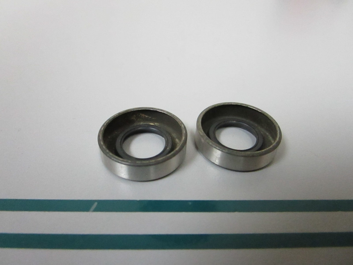 NEW OEM (LOT OF 2) 318972 0318972 OMC Johnson Evinrude Seal 0810