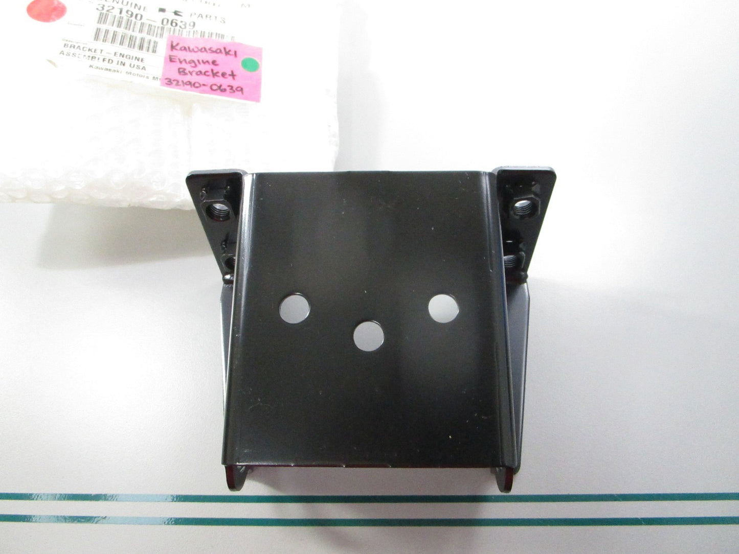 NEW OEM 32190-0639 Kawasaki Engine Bracket 0810