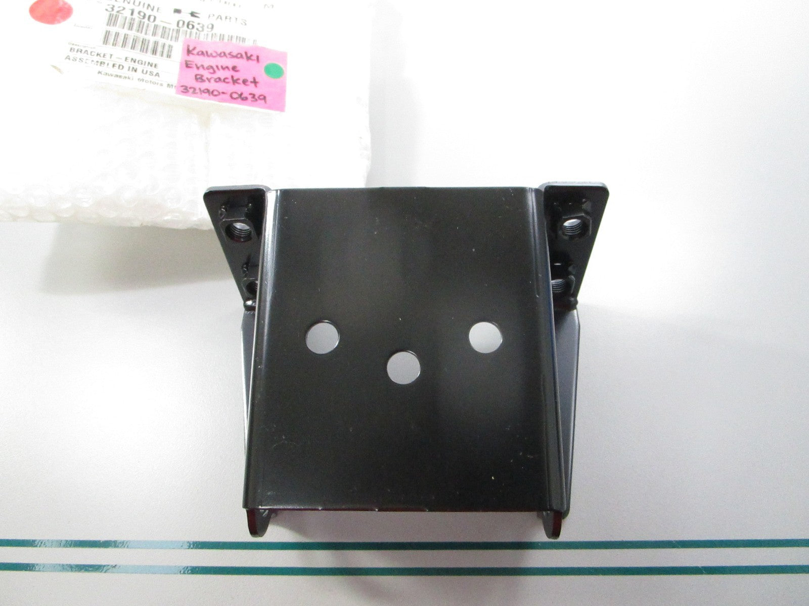 NEW OEM 32190-0639 Kawasaki Engine Bracket 0810