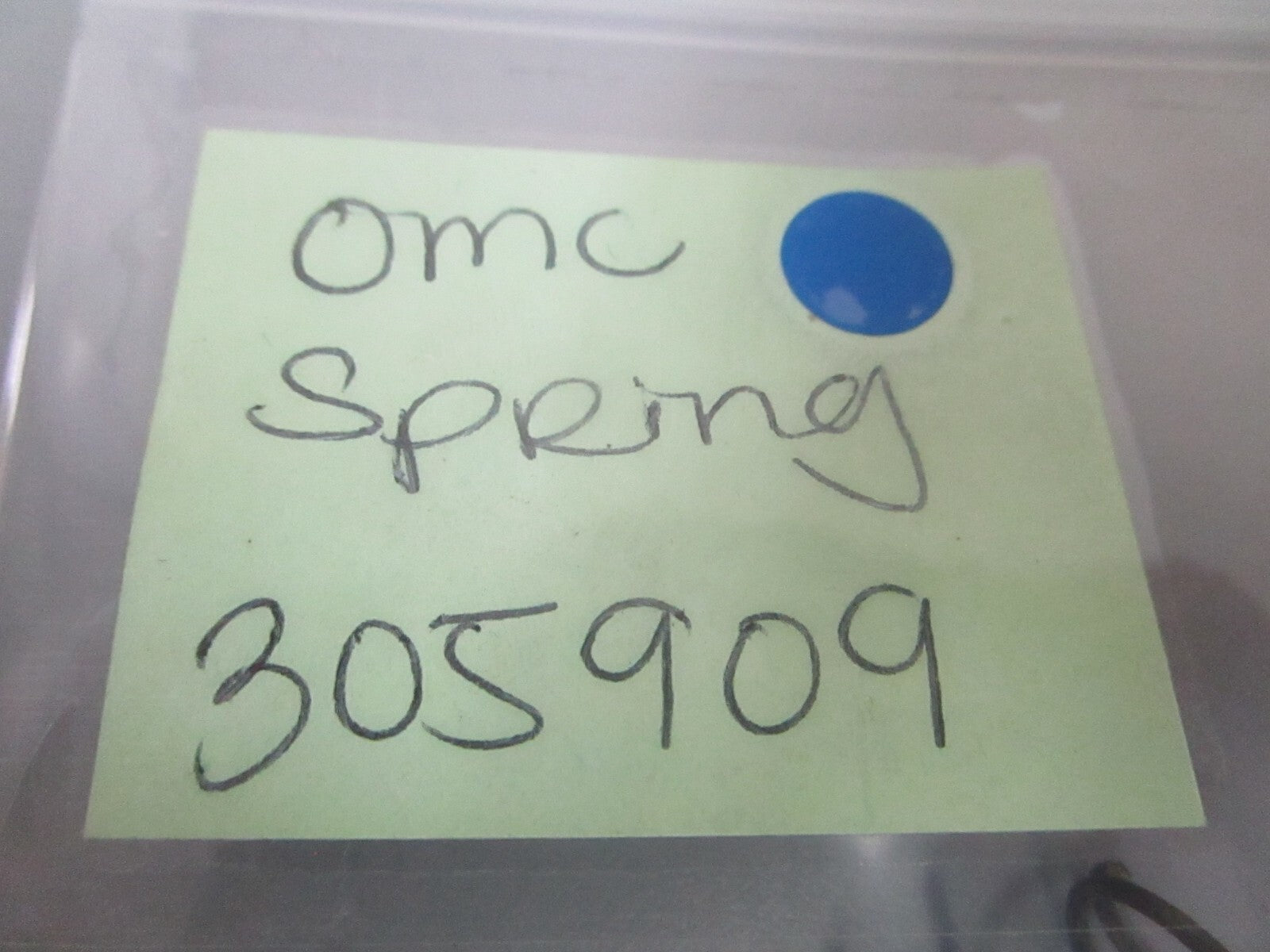 *NEW OEM* (LOT OF 2) 0810 OMC Johnson Evinrude Spring 305909 0305909