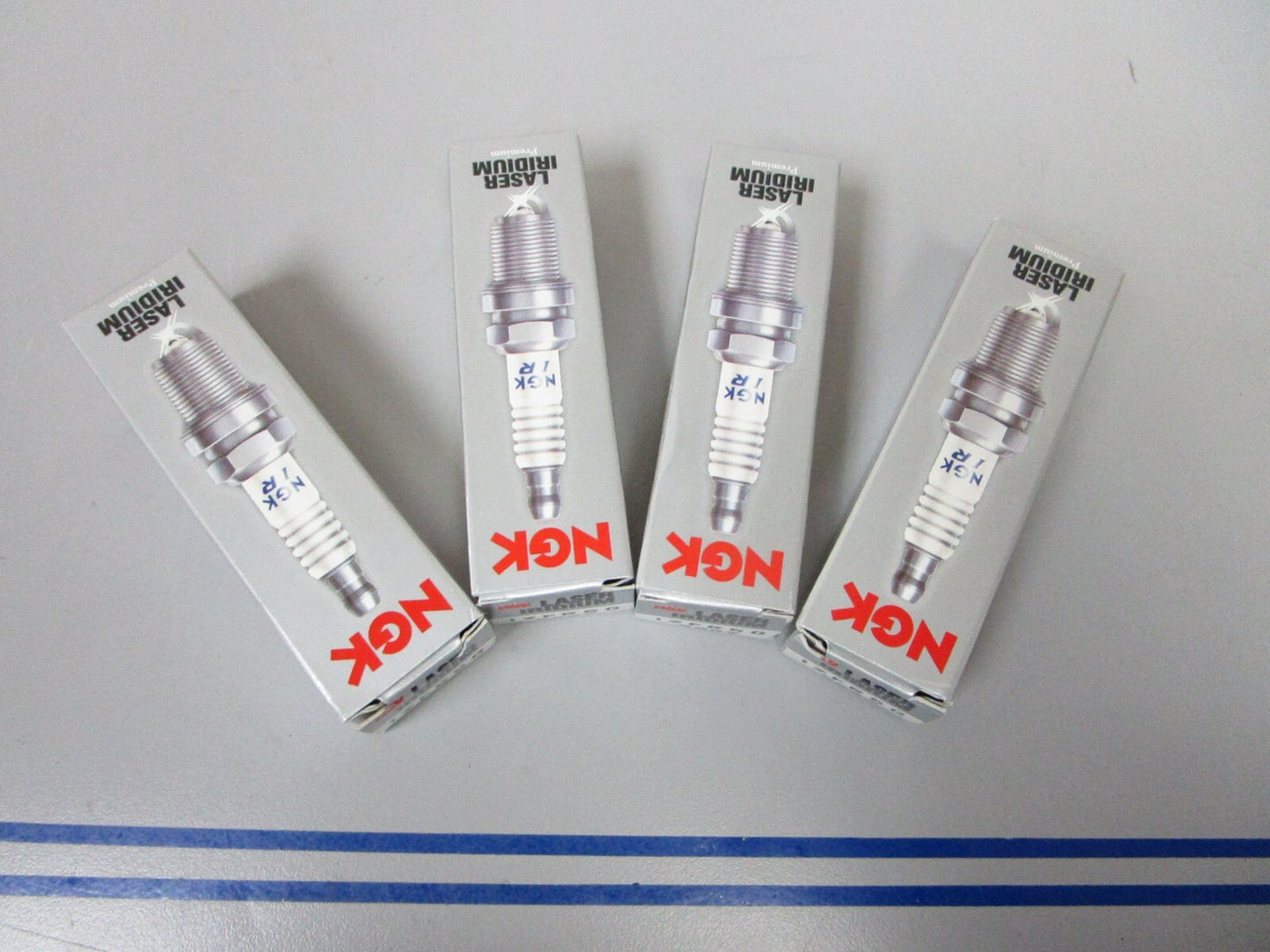 *NEW* (LOT OF 4) 0810 NGK Spark Plug IZFR5G
