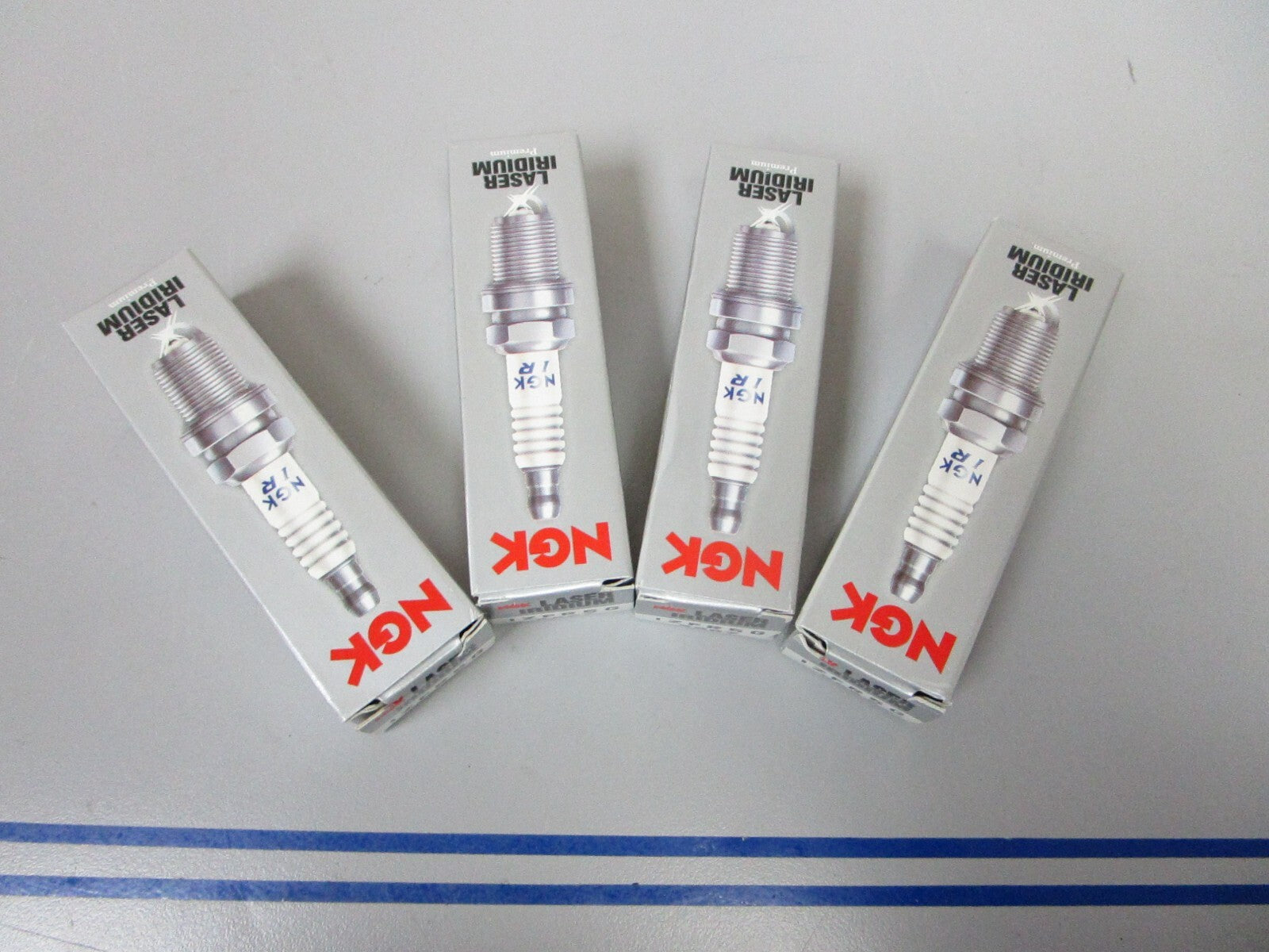 *NEW* (LOT OF 4) 0810 NGK Spark Plug IZFR5G