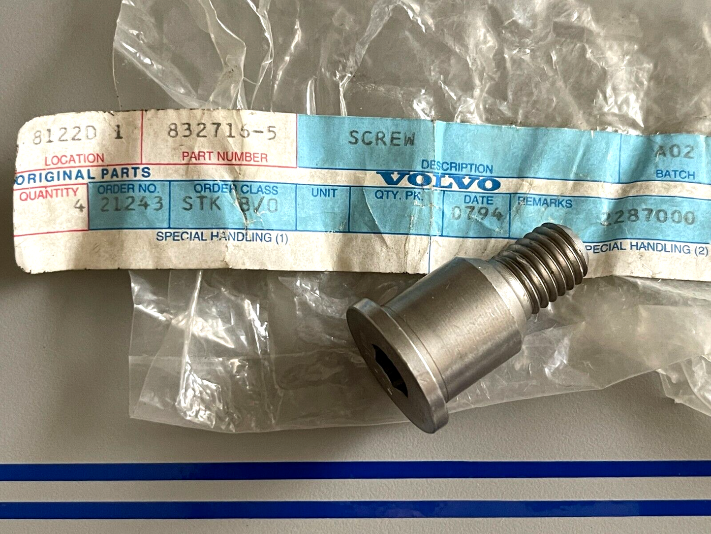 *NEW OEM* 0720 Volvo Penta Shoulder Bolt 832716