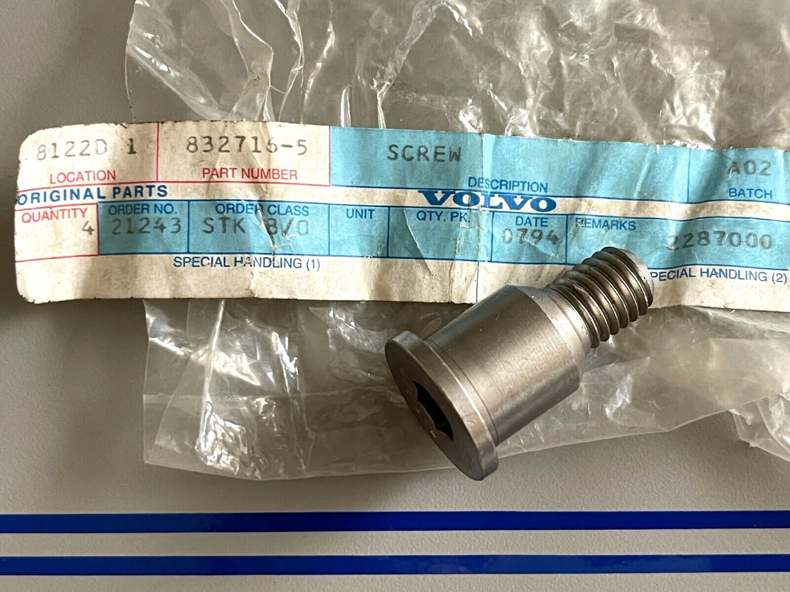 *NEW OEM* 0720 Volvo Penta Shoulder Bolt 832716