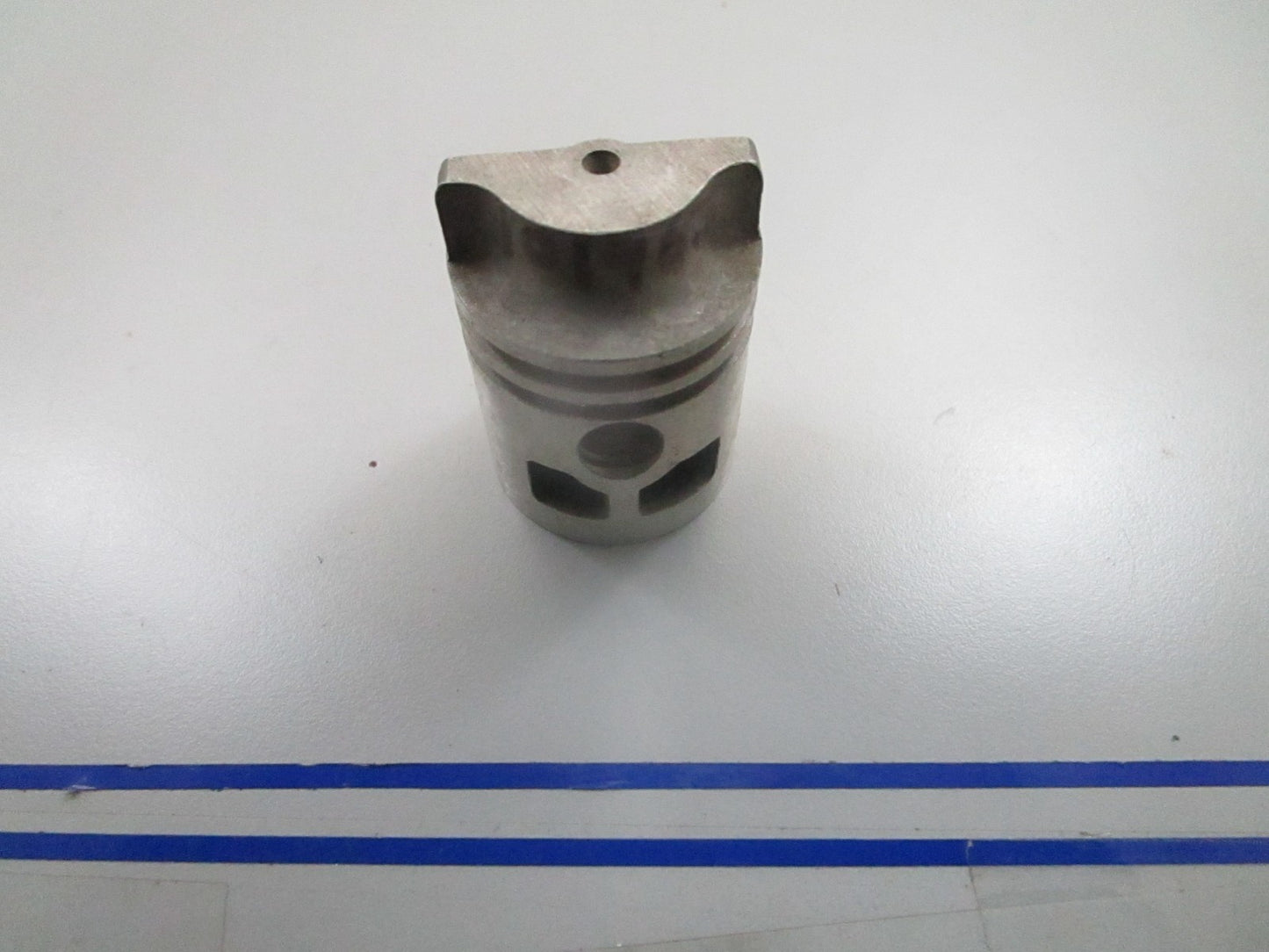 *NEW OEM* 0810 OMC Johnson Evinrude Piston 101963 0101963