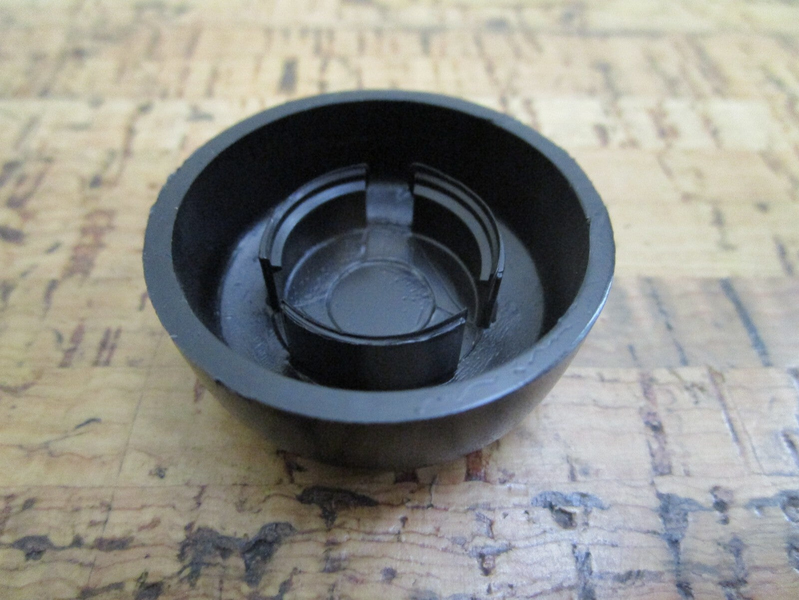 *NEW OEM* 0810 Volvo Penta Cap 3857522