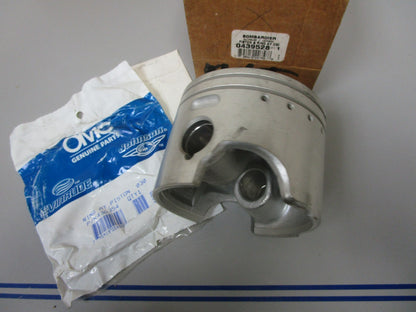 *NEW OEM* 0720 OMC Evinrude 0.030 O.S. STBD Piston & Ring Assembly 439528