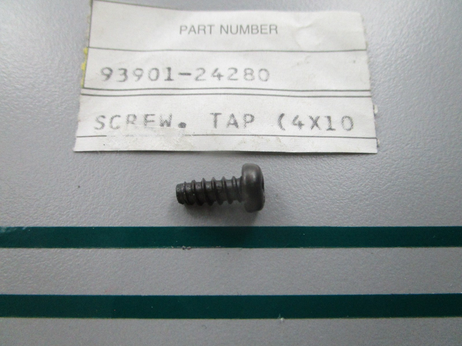 NEW OEM 93901-24280 Honda 4 x 10 Tap Screw 0810