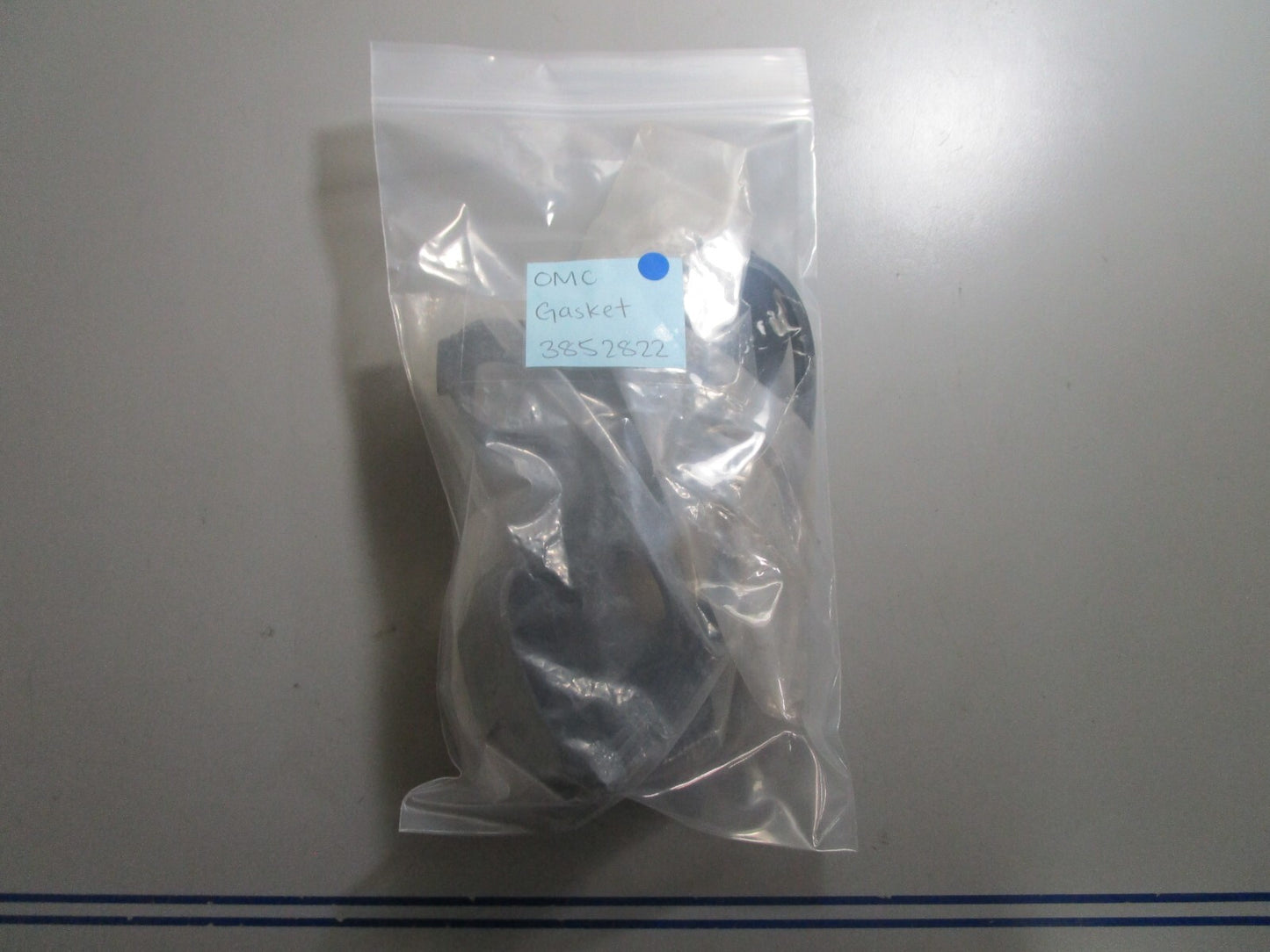 *NEW OEM* 0810 OMC Johnson Evinrude Gasket 3852822
