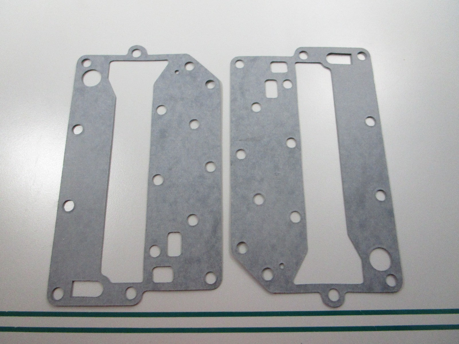 NEW OEM (LOT OF 2) 326264 0326264 OMC Johnson Evinrude Exhaust Cover Gasket 0810