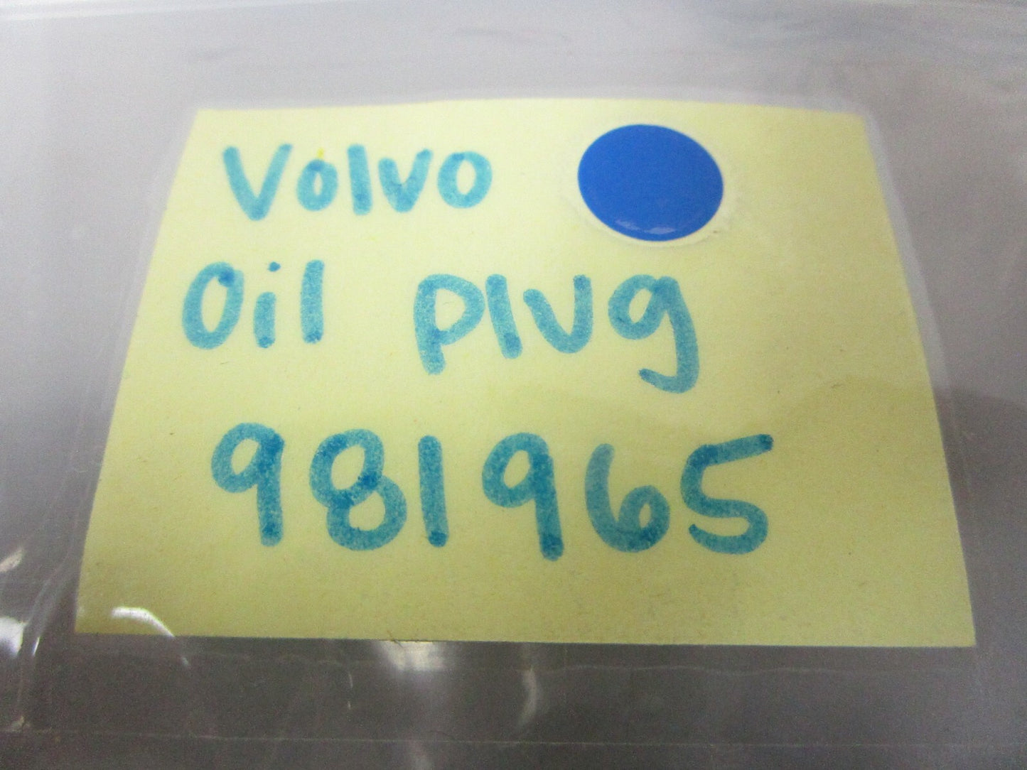 *NEW OEM* 0810 Volvo Penta Oil Plug 981965