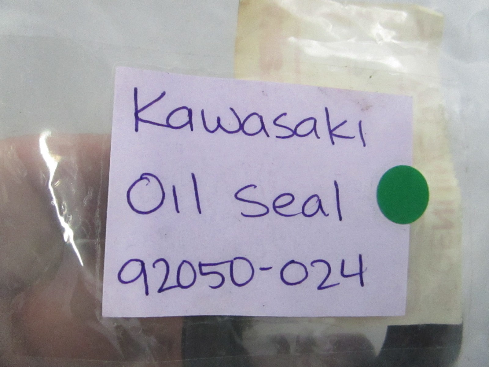 NEW OEM 92050-024 Kawasaki Oil Seal 0810