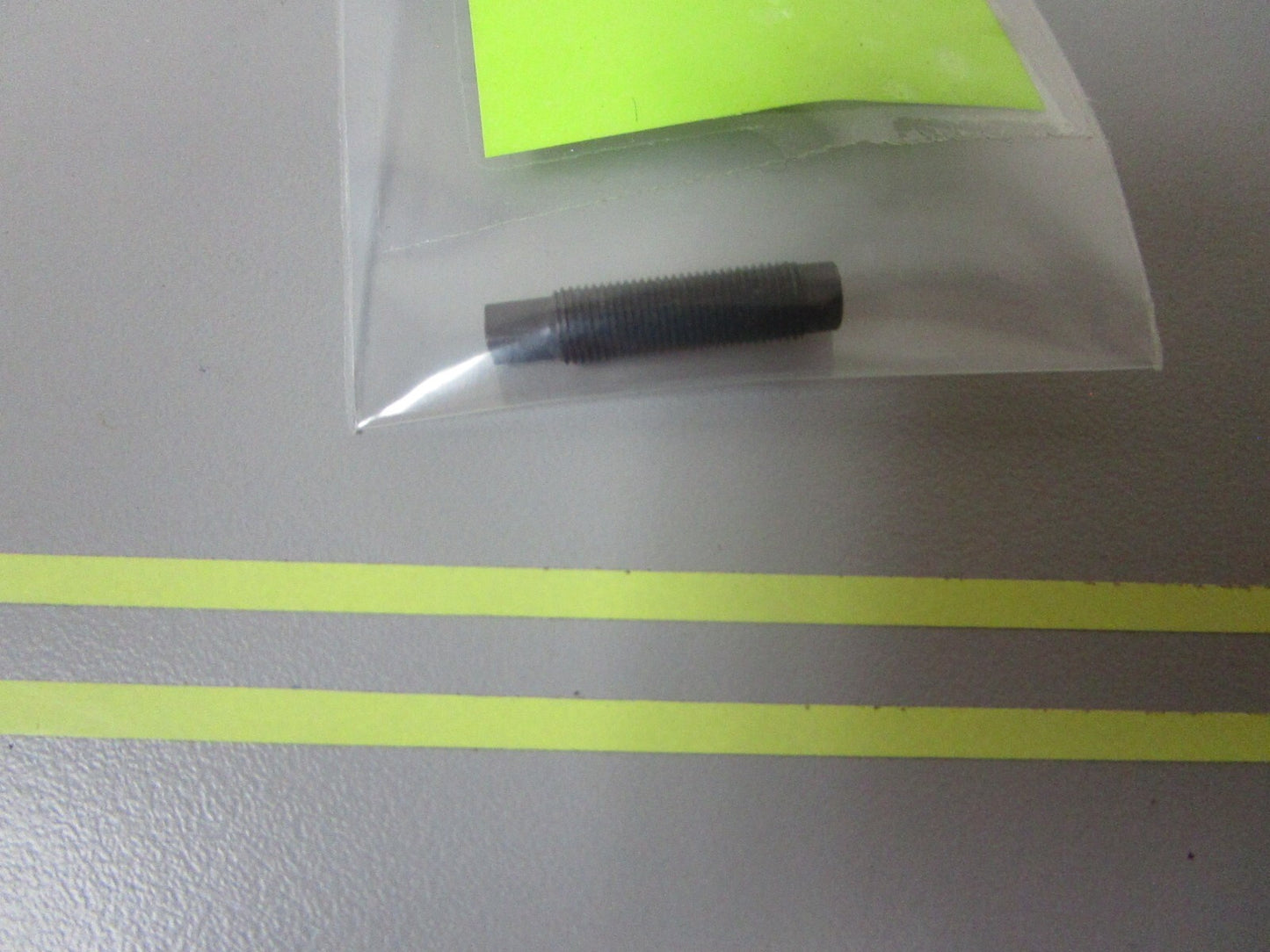 *NEW OEM* 0810 OMC Johnson Evinrude Adjustment Screw 337233 0337233