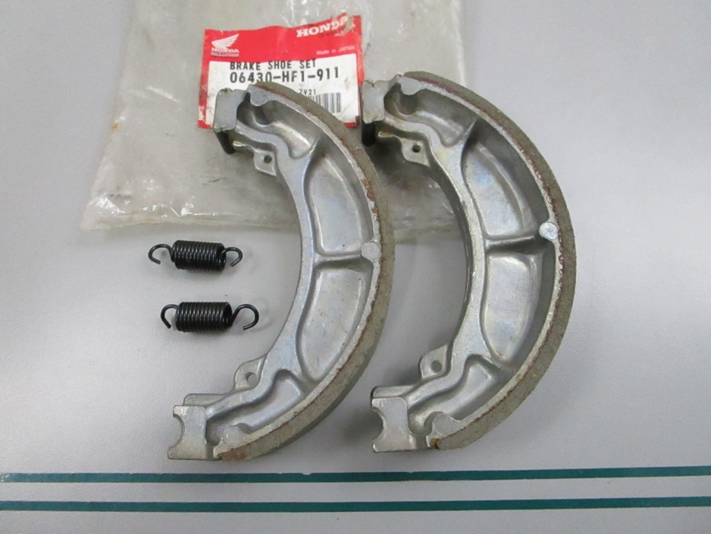 NEW OEM 06430-HF1-911 Honda Brake Shoe Set 0810