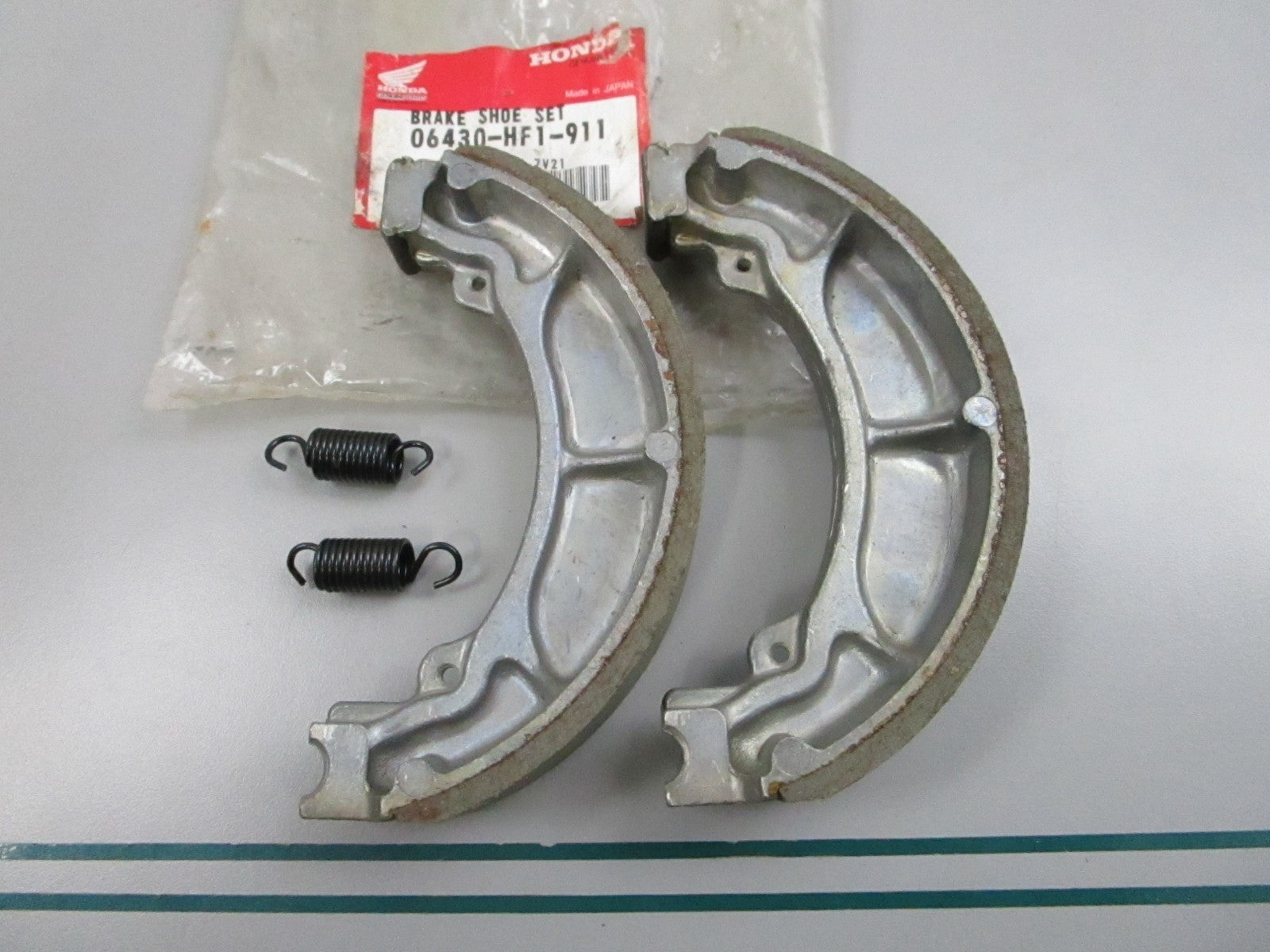 NEW OEM 06430-HF1-911 Honda Brake Shoe Set 0810