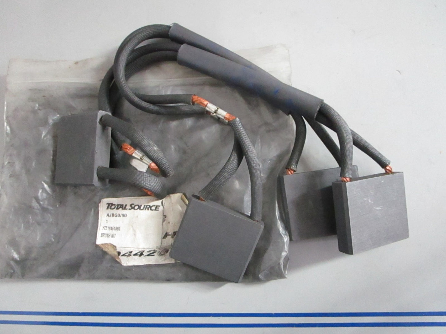 NEW YT519461000 Total Source 4 Brush Set For: Yale 0820