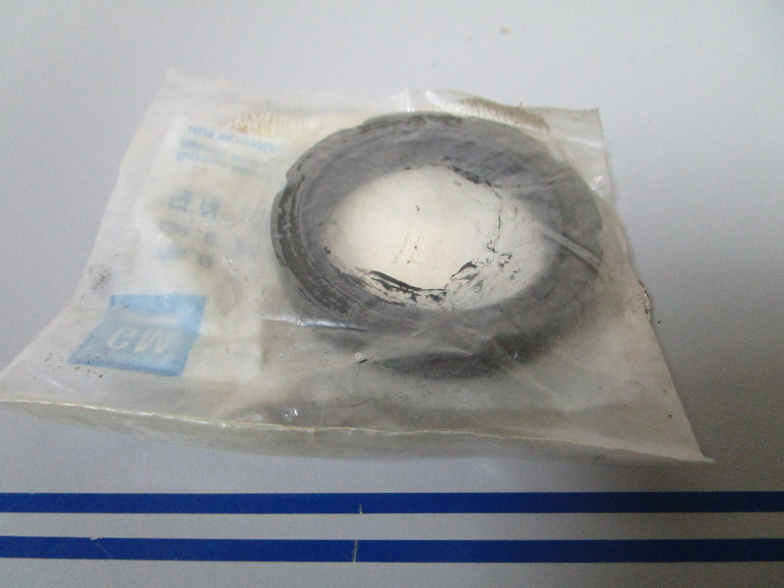 *NEW OEM* 0810 OMC Johnson Evinrude Crankshaft Seal 3855732