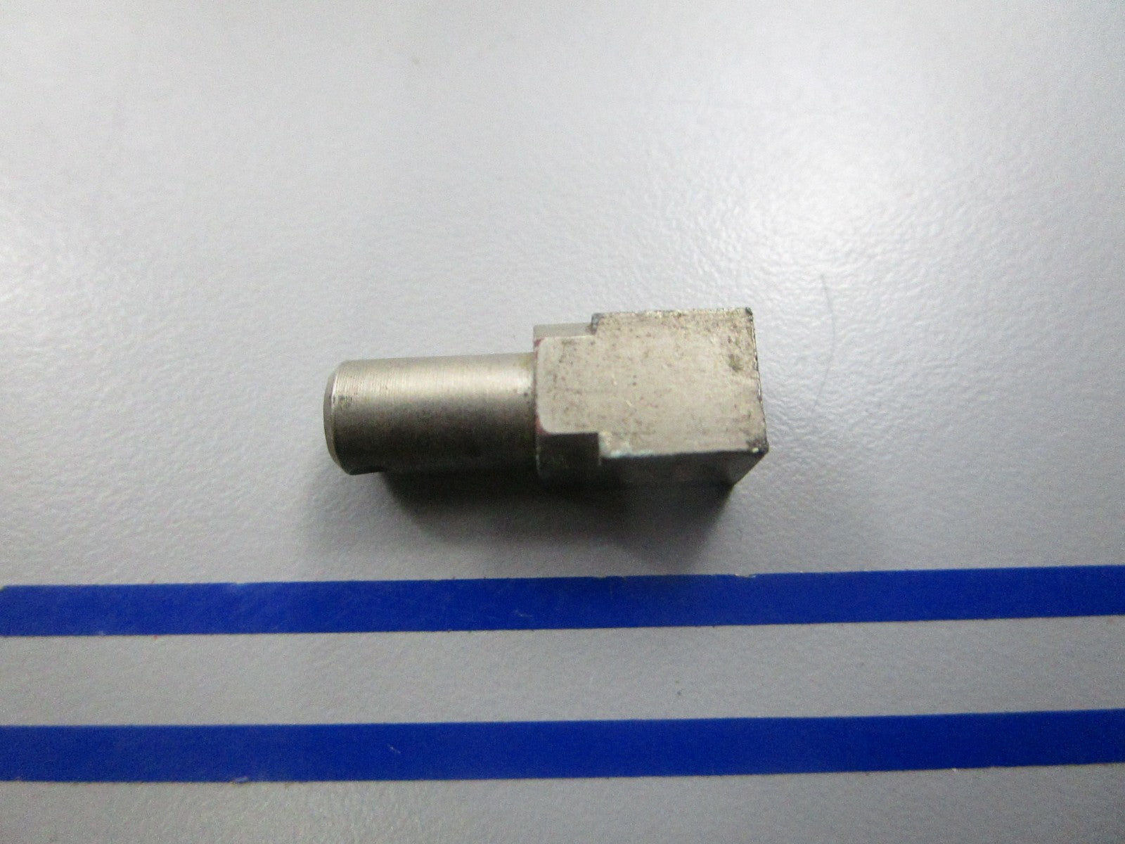 NEW OEM 303702 0303702 OMC Johnson Evinrude Connector 0810