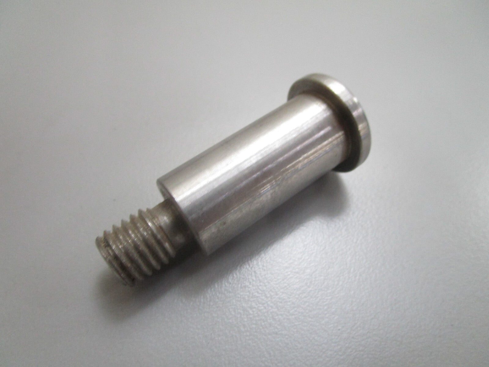 *NEW OEM* 0810 Volvo Penta Shoulder Screw 853308