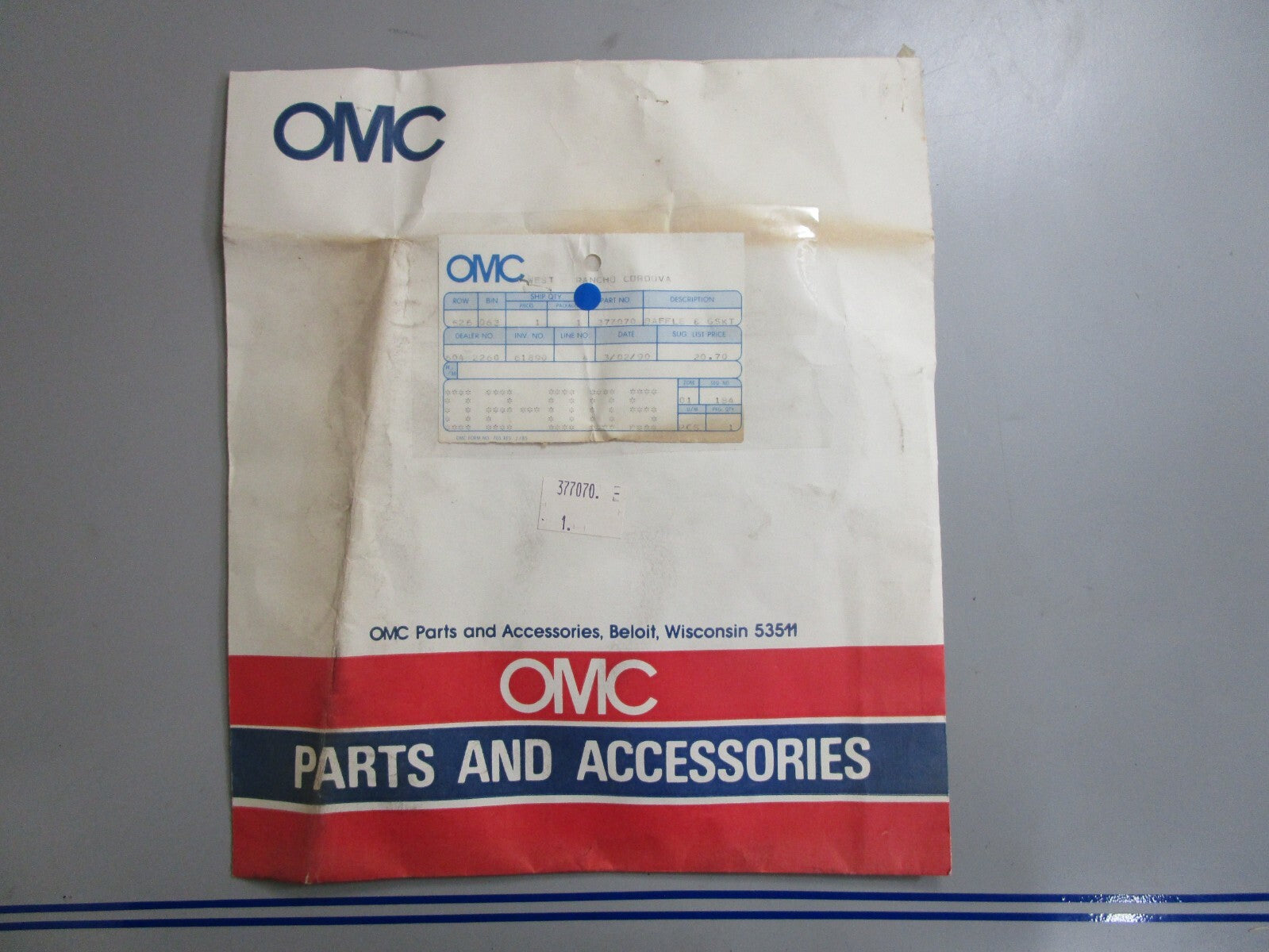 *NEW OEM* 0810 OMC Johnson Evinrude Baffle & Gasket 377070 0377070