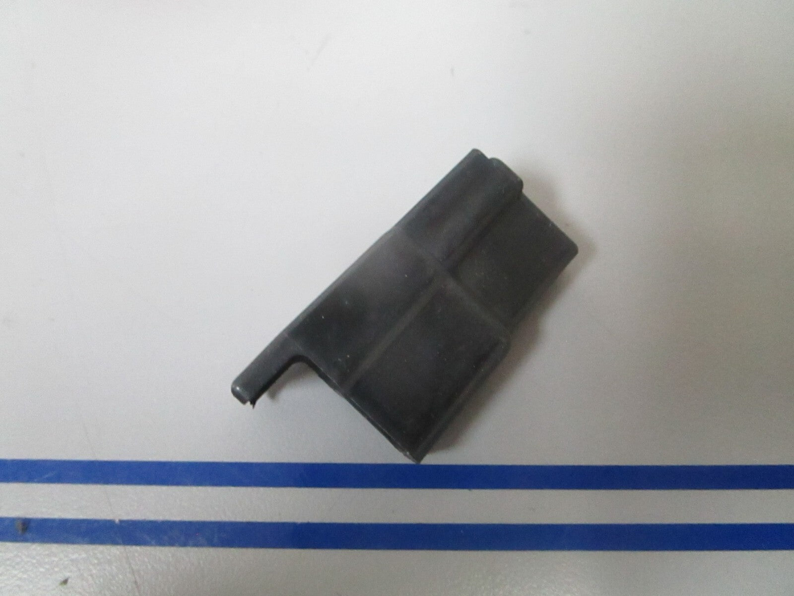 *NEW OEM* 0810 OMC Johnson Evinrude Connector 325698 0325698
