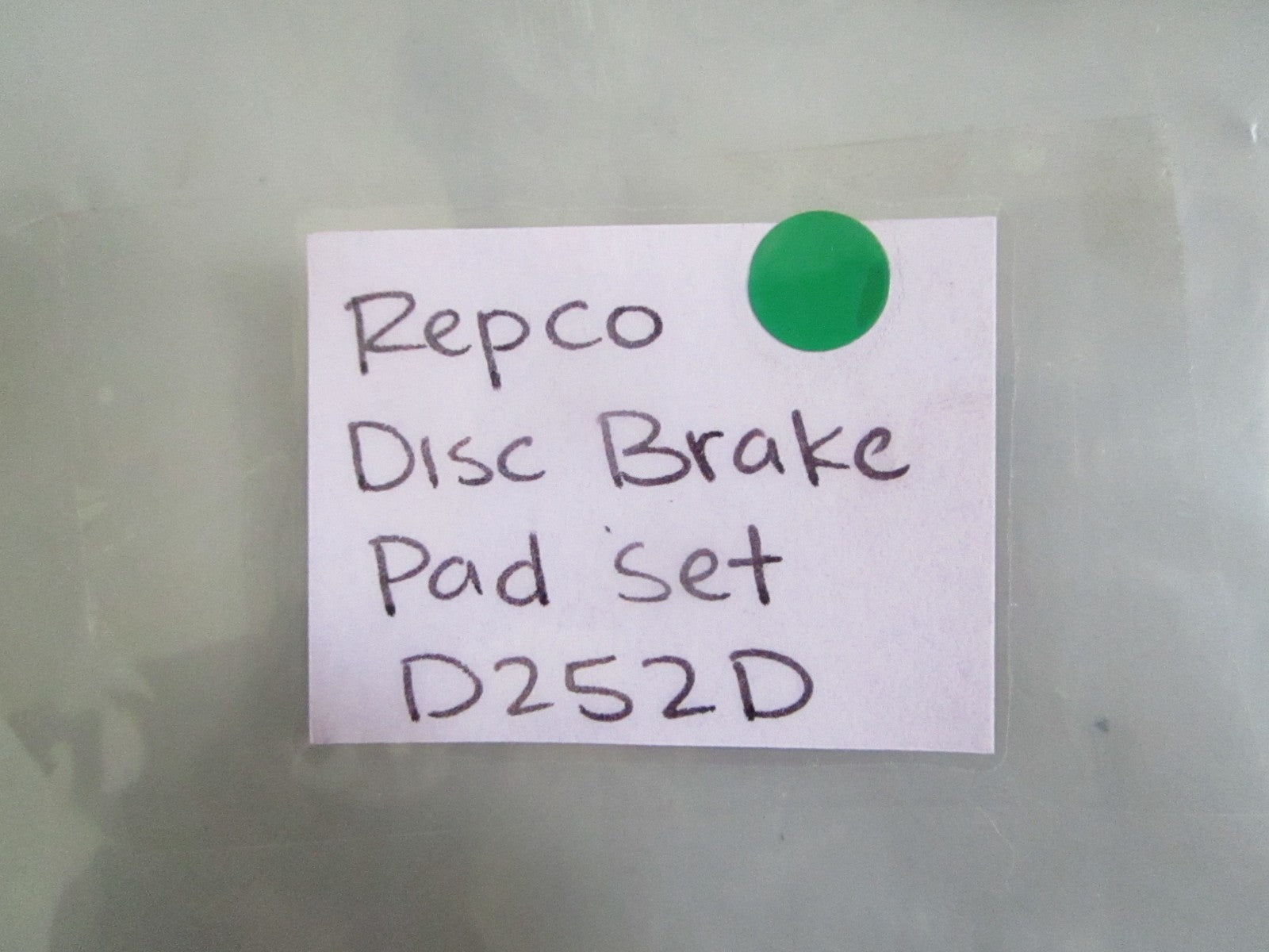 NEW D252D Disc Brake Pad Set 0820