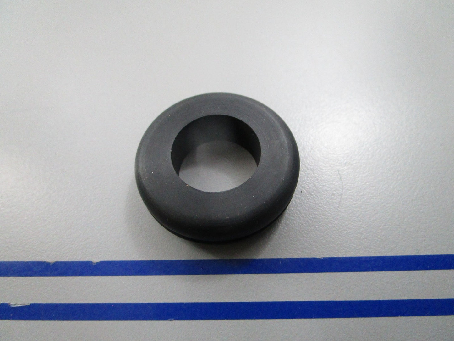 *NEW OEM* 0810 Volvo Penta Grommet 3852103