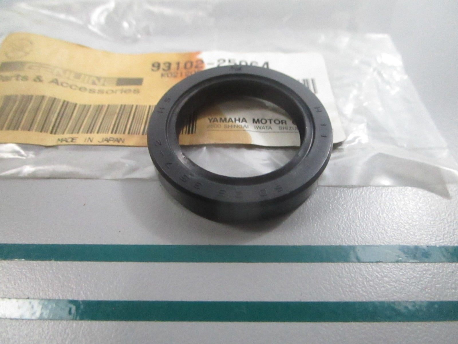 NEW OEM 93102-25064-00 Yamaha Oil Seal 0810