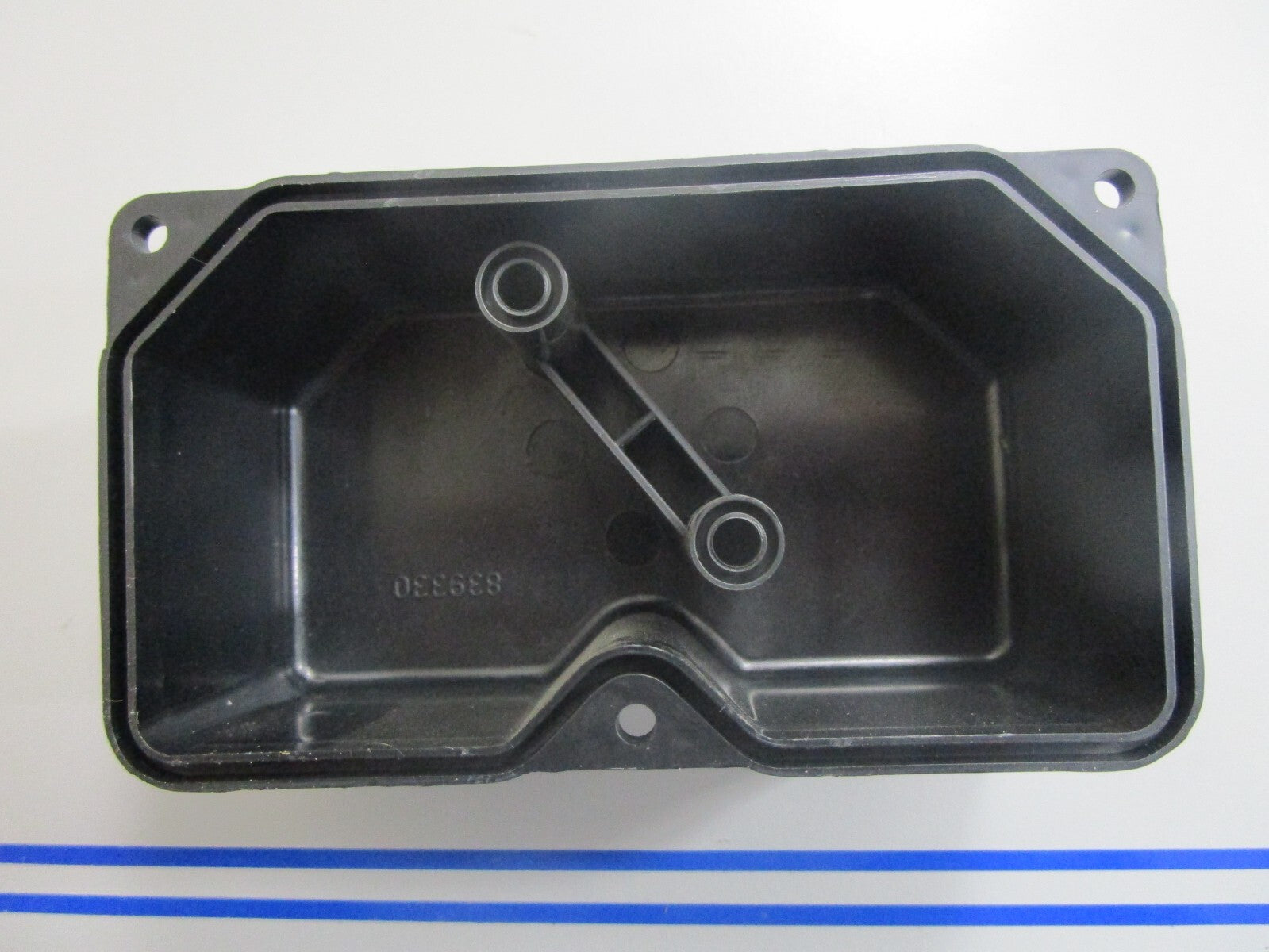 *NEW OEM* 0810 Volvo Penta Cap 839330