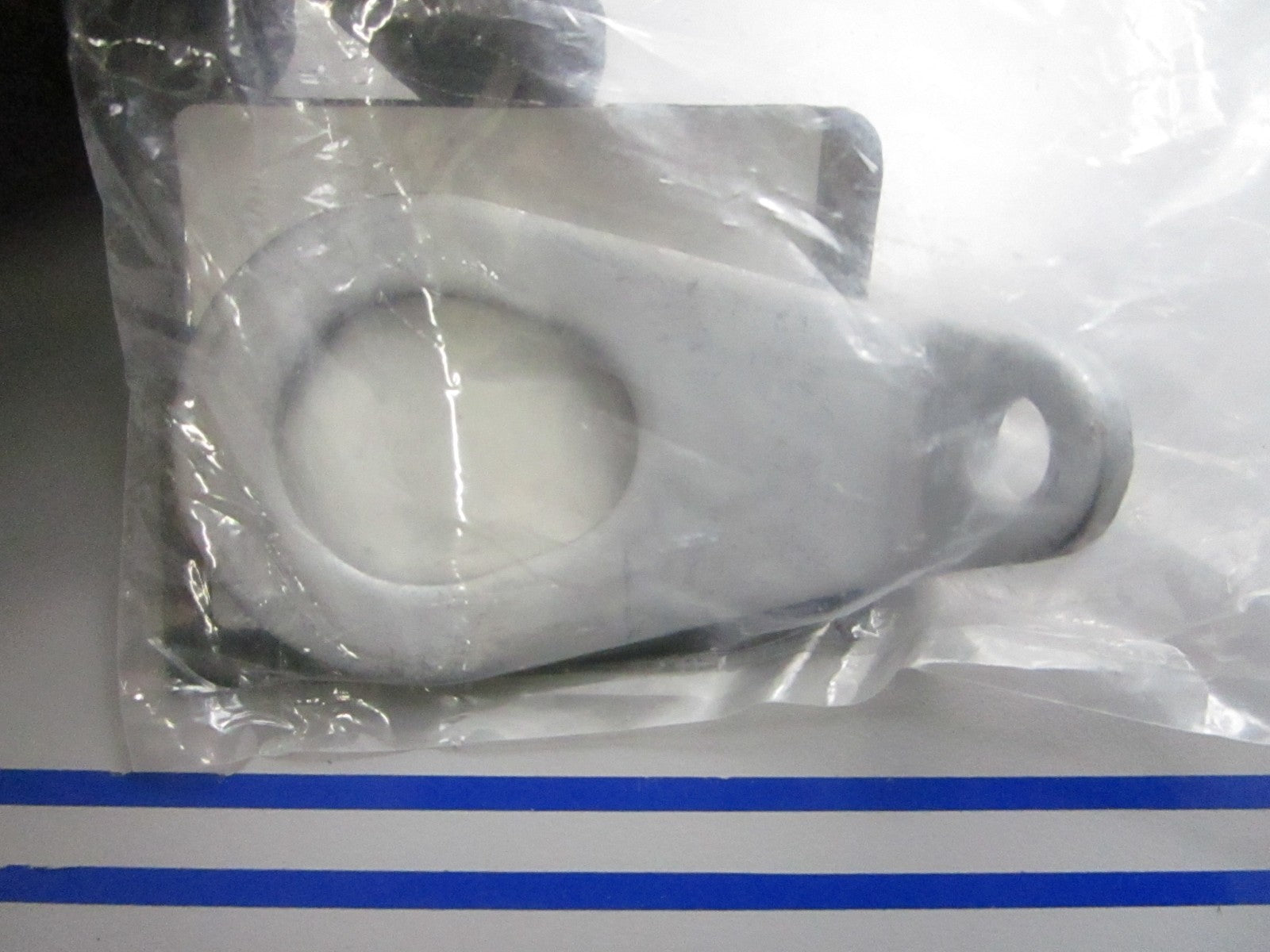 *NEW OEM* 0810 OMC Johnson Evinrude Engine Hook 5033048