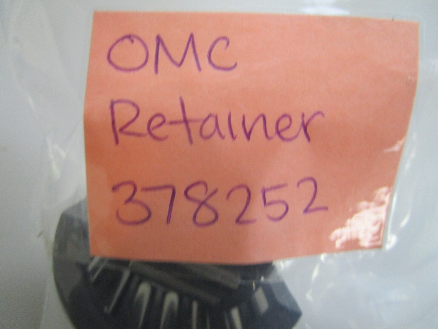 *NEW OEM* 0810 OMC Johnson Evinrude Retainer 378252 0378252