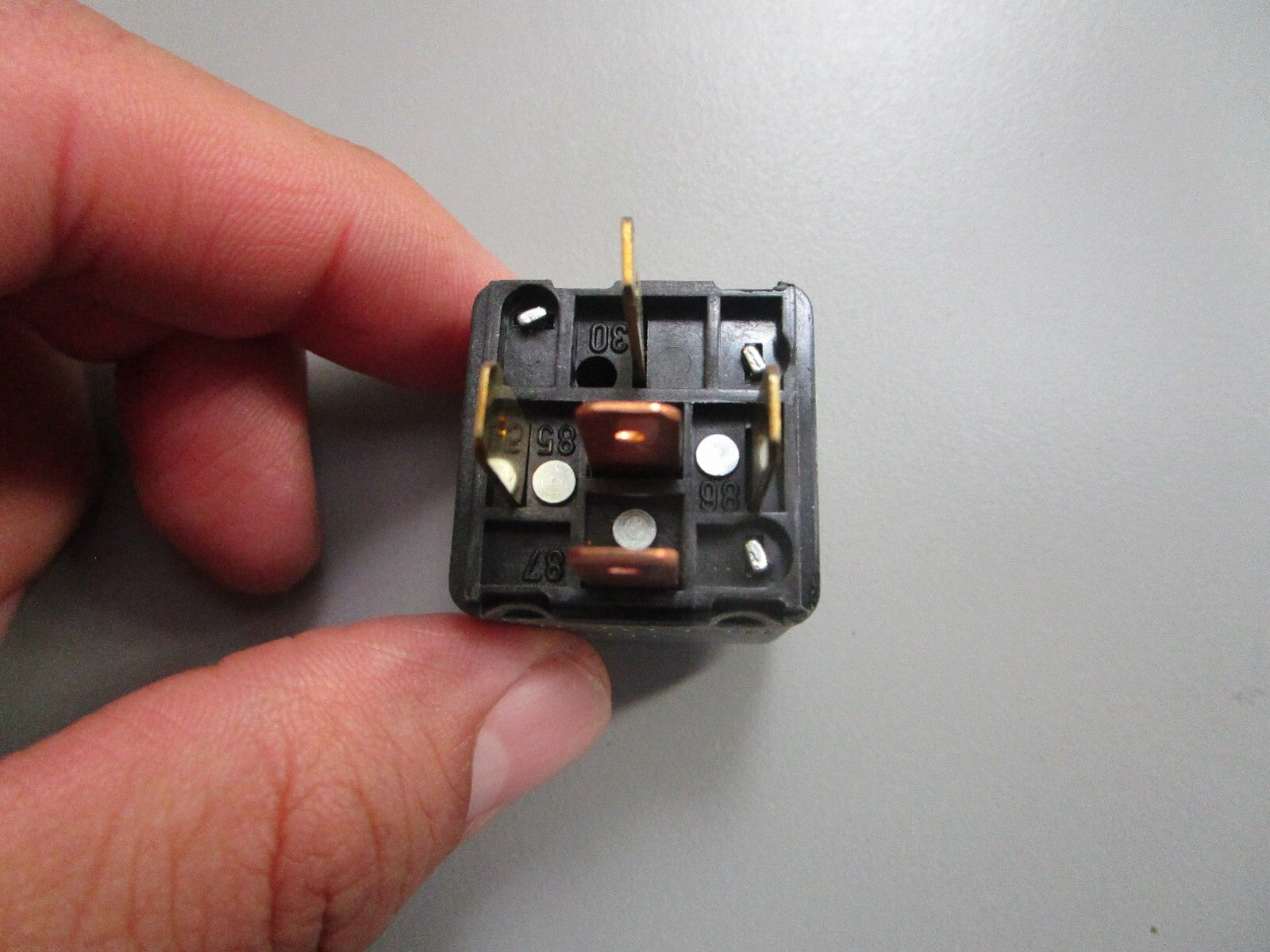 *NEW OEM* 0810 Volvo Penta Relay 876037