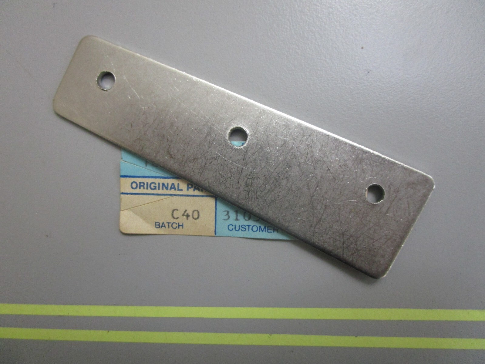 *NEW OEM* 0810 Volvo Penta Attaching Plate 852643