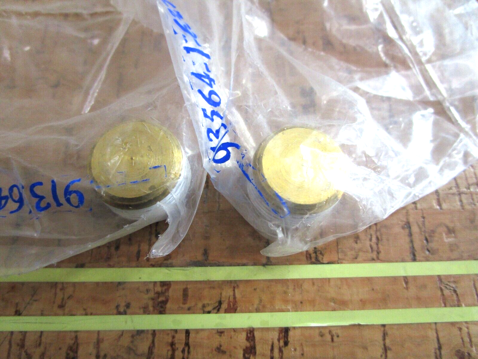 *NEW OEM* (LOT OF 2) 0750 OMC Johnson Evinrude PLUG 913564 0913564