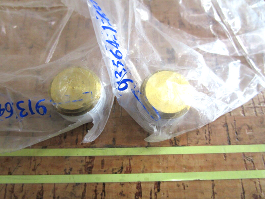 *NEW OEM* (LOT OF 2) 0750 OMC Johnson Evinrude PLUG 913564 0913564