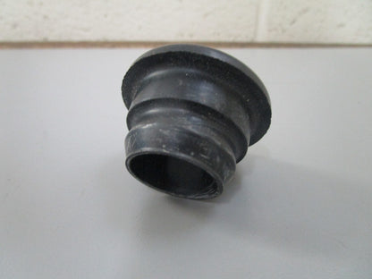 *NEW OEM* 0810 OMC Johnson Evinrude Oil Cap 3853842